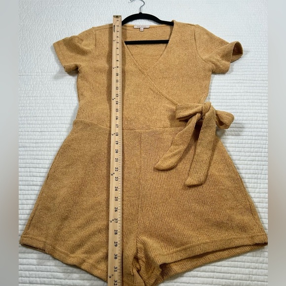 🍂🍁Fall Sweater Shorts Romper! SUPER CUTE Yellow Wrap Tie wrap! Size S. 🍂🍁 - Picture 7 of 10
